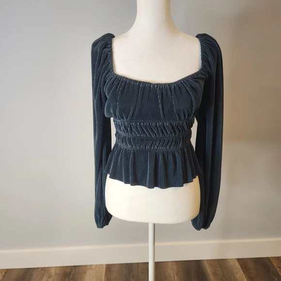 ASTR The Label Ziva Pleated Balloon-Sleeve Top in a midnight blue Sz:S Boho - Picture 2 of 9
